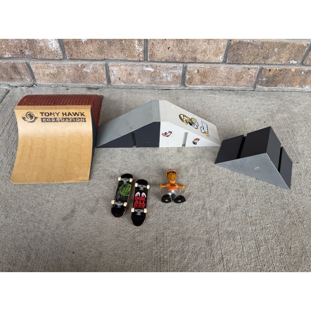 Tech Deck Tony Hawk Fingerboard Skate Park Ramp Lot And Fingerboards